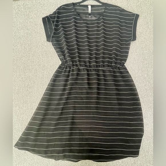 Kensie Black and White Dolman Sleeve Mini Dress - Picture 3 of 16
